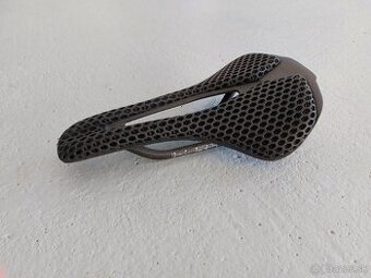 Predám carbonové sedadlo na bicykel