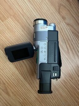 Predam kameru Sony digital 8 DCR-TRV145E PAL