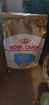 Granule Royal Canin puppy Labrador Retriever