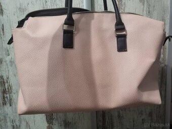 Veľká cestovná taška kabela z PRIMARK nosená