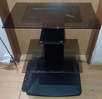 PREDÁM TV / HIFI STOLÍK