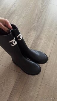 Gumáky Chanel