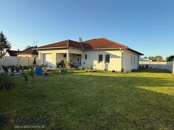 Trojizbový RD s garážou v obci Veľké Blahovo na predaj - 1