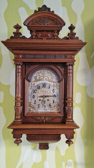 secesné nástenné historické hodiny