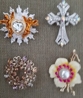 Súbor brošní č.4