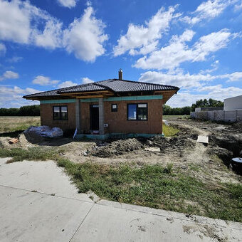 Awreal ponúka na predaj 4izbový bungalov v Šulanoch