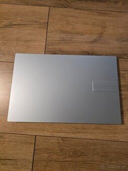 ASUS Vivobook 15 GO, Top stav kompletné balenie