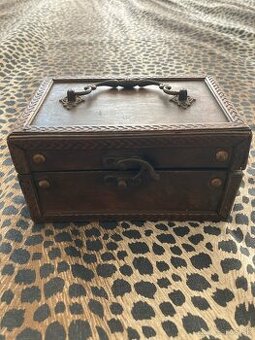 Drevena krabicka, sperkovnica