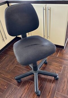 Darujem otočnú stoličku