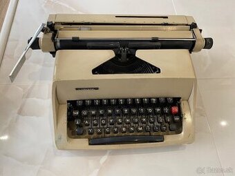 Písací stroj Model 2224 (ČSSR), retro, pekný stav