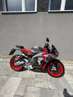 Aprilia Tuono 660