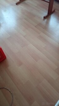 Plávajúca podlaha laminátová.