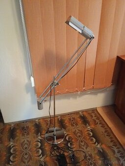 Stojacia lampa
