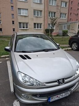 Rezervovane: Peugeot 206 1.4 benzín 92 tis km - 1