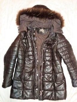 Kožená prešívaná bunda s kapucňou