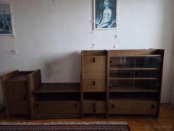 Darujem za odvoz drevenú zostavu skriniek (4 ks)