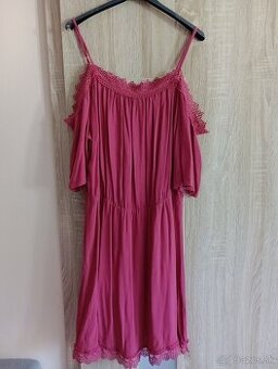 Super bordové šaty s čipkou