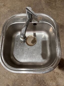 Umývadlo s batériou