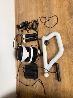 Predám = PS4 PRO + 2 x Dualshock 4 V2 + 2x movi + kamera