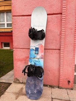 Damsky snowboard Never Summer - 145cm