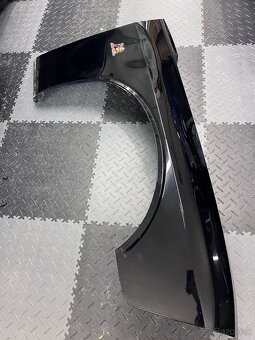 Dodge Challenger Spoiler  pravý predný blatník a iné