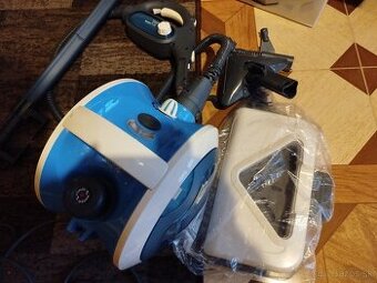 Parný stroj na čistenie kobercov a nábytku