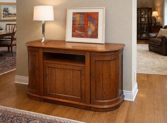 celodubová komodka  -ako nové , top stav-