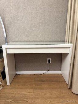 Predám stolík IKEA malm