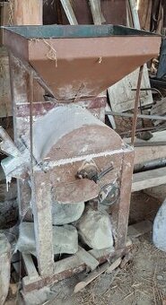 Predám  šrotovnik na obilie