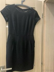 Čierne puzdrové šaty,36