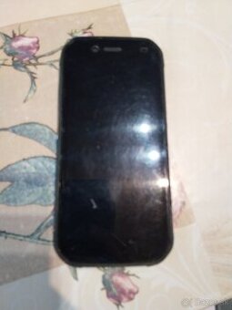 Mobilny telefon značky cat s 42