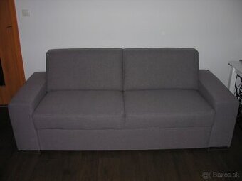 rozkladací gauč