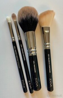 Make-up brushes