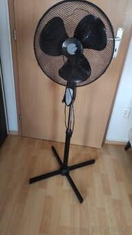 Predám ventilátor s diaľkovým ovládaním.