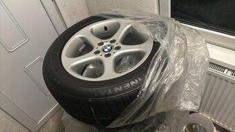 Pneumatiky a elektróny BMW