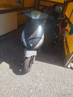 Skúter Piaggio zip 50