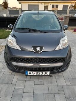 Peugeot 107 automat r.v 2010 benzín Klimatizácia