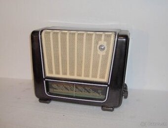 Tesla staré rádio 413U poptávka