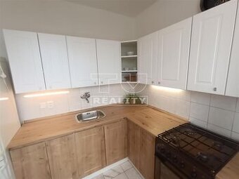 3-IZBOVÝ BYT,ČIASTOČNÁ REKONŠTRUKCIA,KARLOVA VES, 66m2