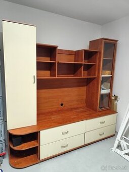 Zachovalá obývacia stena