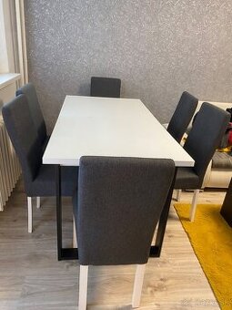 Jedálenský stôl a stoličky