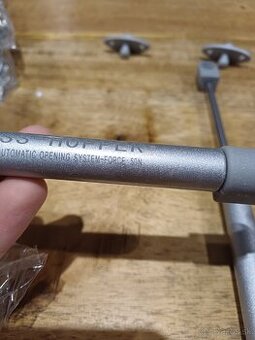 Teleskop plynový piest výklopný