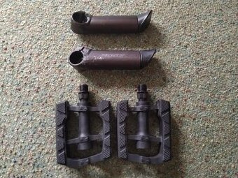 Pedály a rohy na kolo