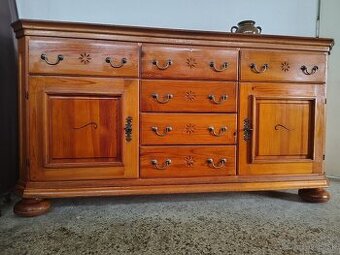 Masivní rustikální/selská komoda, Nábytek s příběhem