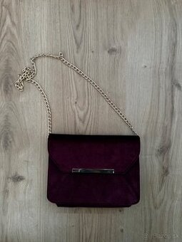 Bordovo fialova kabelka