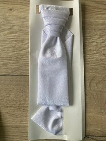 svadobná kravata a vreckovka