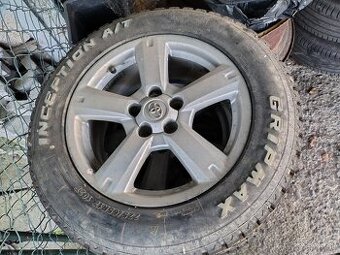 225/65R17 102T