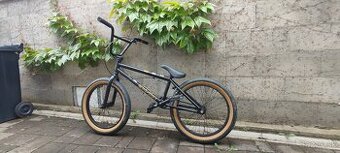 BMX BICYKEL