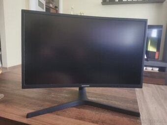 TOP - 24" Samsung C24FG73