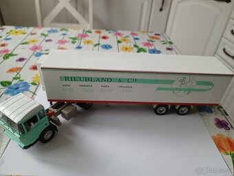 1:43 DAF kamión